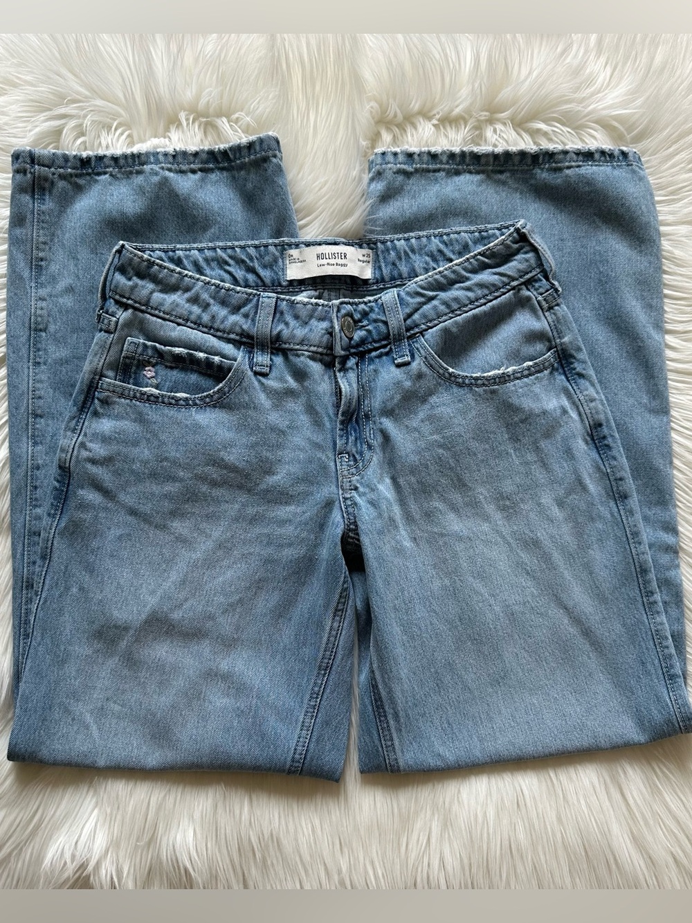Hollister Low Rise Baggy Jeans - Picture 2 of 6